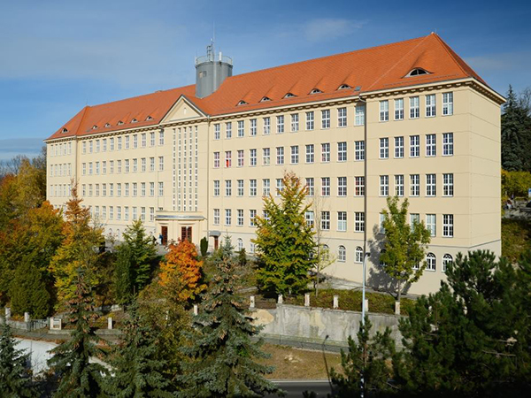 BUDOVA_VS_180775