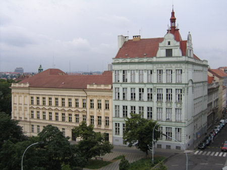 1_vsfs_budova_450